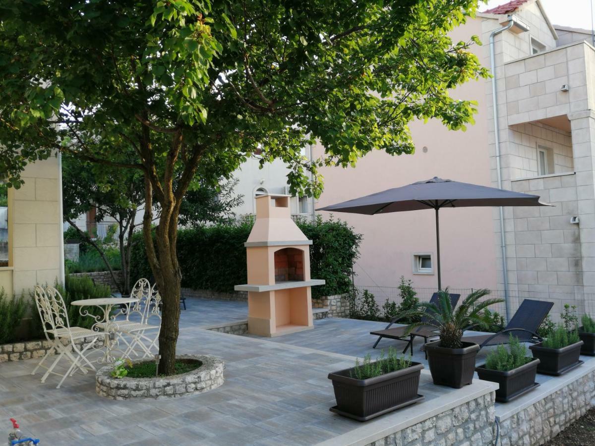 Sweet Apartment Marijana Supetar Exterior foto